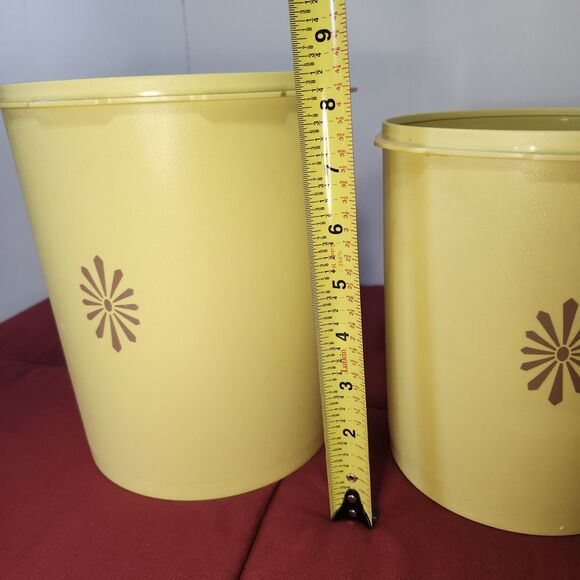 Vintage Tupperware Servalier Canisters Set of 3 Harvest Gold Daisy 1970s Retro!! - Picture 9 of 15